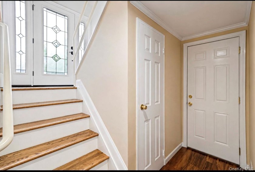 Beautiful Madison Section High Ranch - Updated beautiful Bright - photo 14