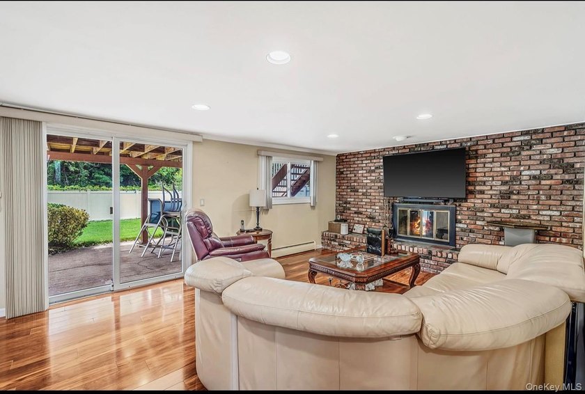 Beautiful Madison Section High Ranch - Updated beautiful Bright - photo 15