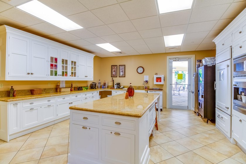WONDERFUL OPPORTUNITY IN CASTLE PINES - PGA VILLAGE! Spacious - photo 48