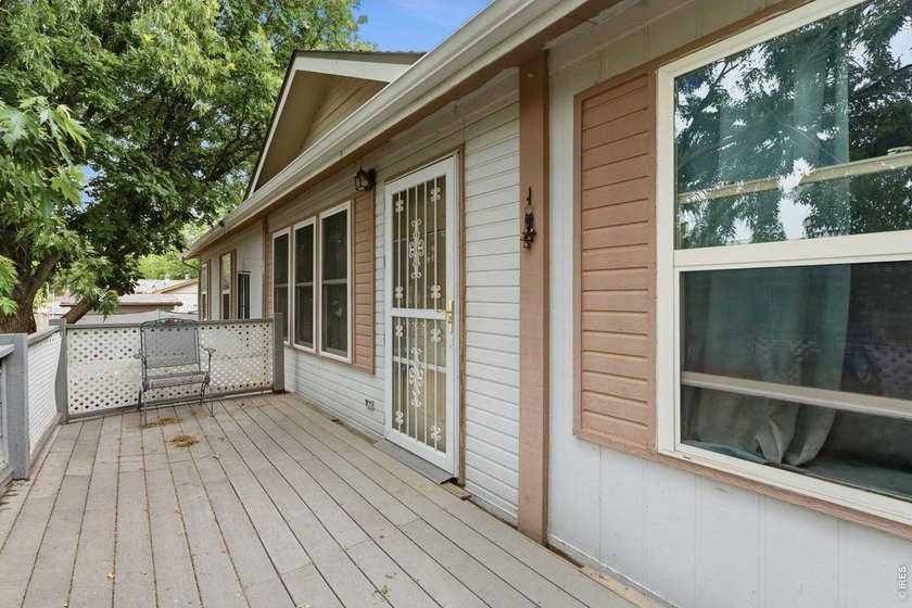 Welcome to one of the largest homes in the neighborhood - photo 3