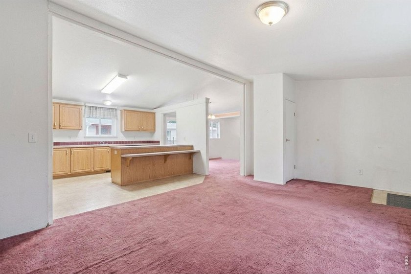 Welcome to one of the largest homes in the neighborhood - photo 10