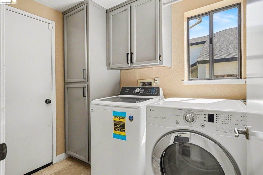 The best deal in Discovery Bay with a pool, owned solar, and a - photo 24