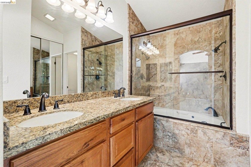 The best deal in Discovery Bay with a pool, owned solar, and a - photo 27