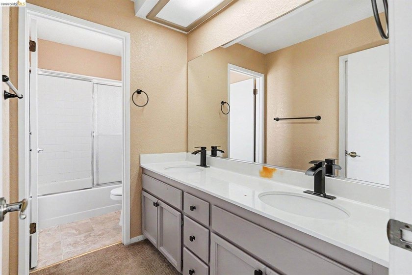 The best deal in Discovery Bay with a pool, owned solar, and a - photo 30