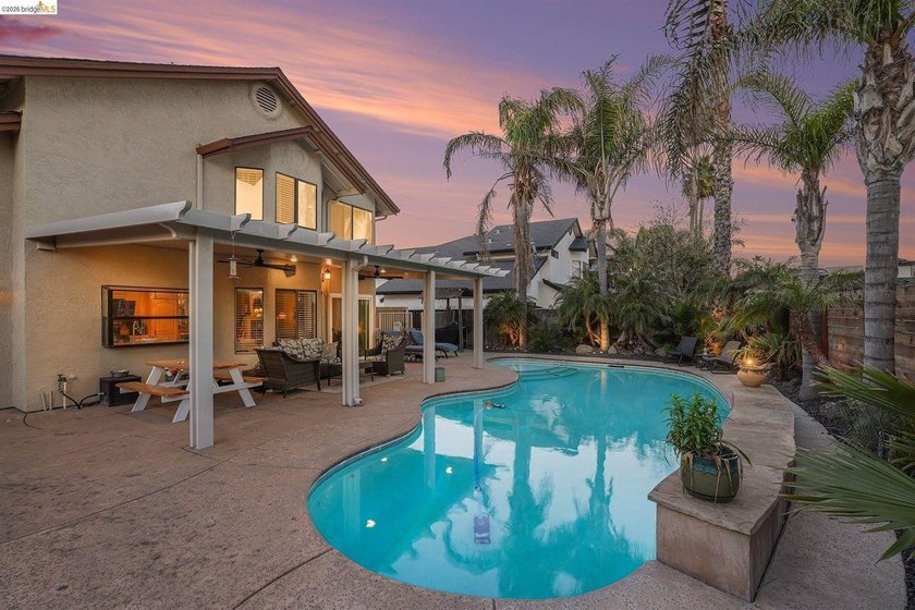 The best deal in Discovery Bay with a pool, owned solar, and a - photo 34