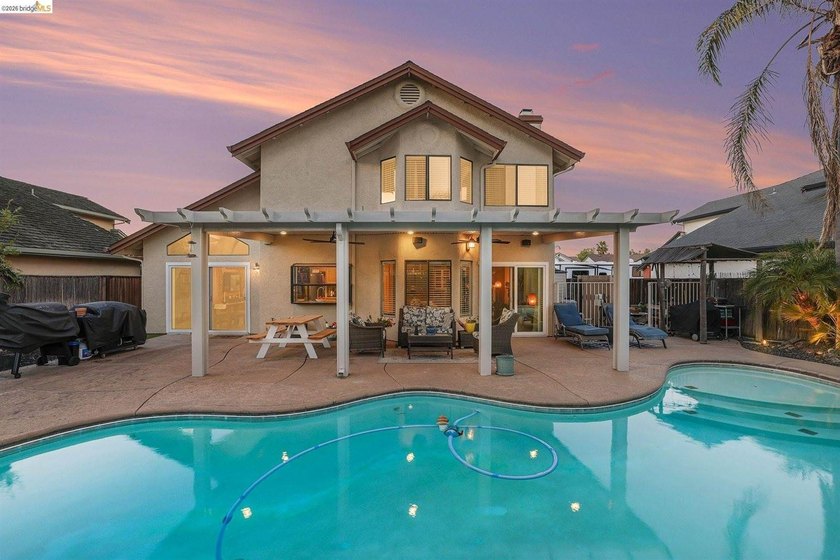 The best deal in Discovery Bay with a pool, owned solar, and a - photo 35