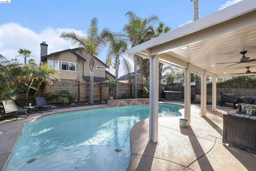 The best deal in Discovery Bay with a pool, owned solar, and a - photo 37