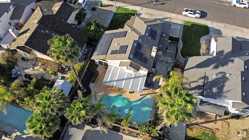 The best deal in Discovery Bay with a pool, owned solar, and a - photo 41