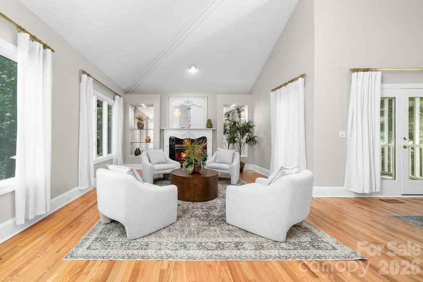 Beautifully updated 5BR/4.5BA home in desirable Shelby - photo 21