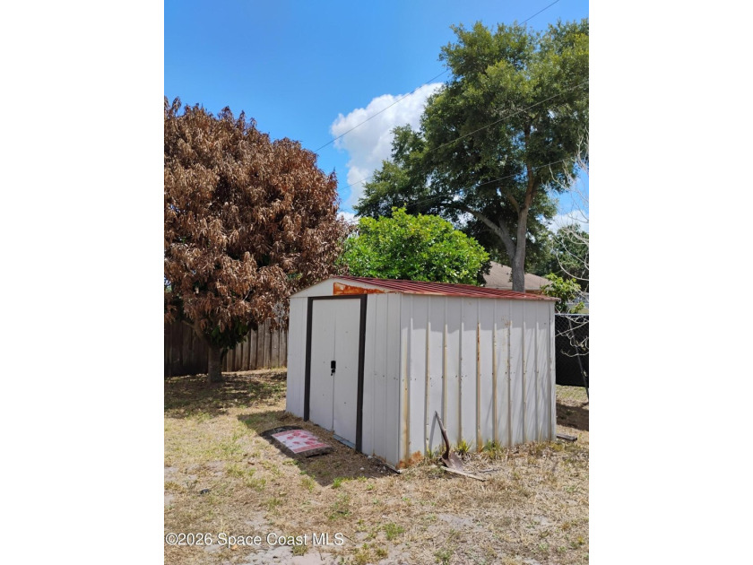 Great floor plan for this 3 bedroom, 2 bath home, metal roof - photo 25