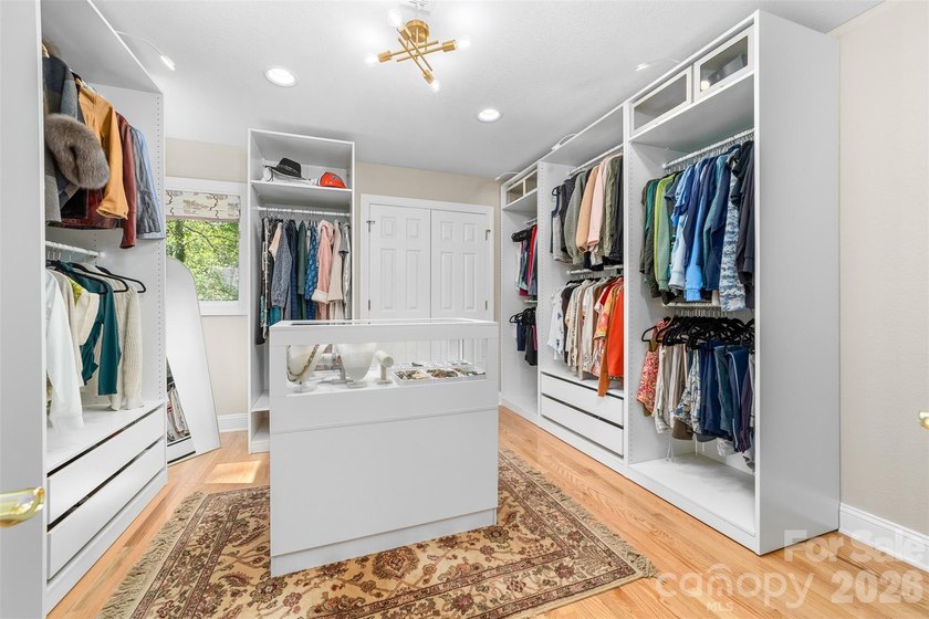 Beautifully updated 5BR/4.5BA home in desirable Shelby - photo 28
