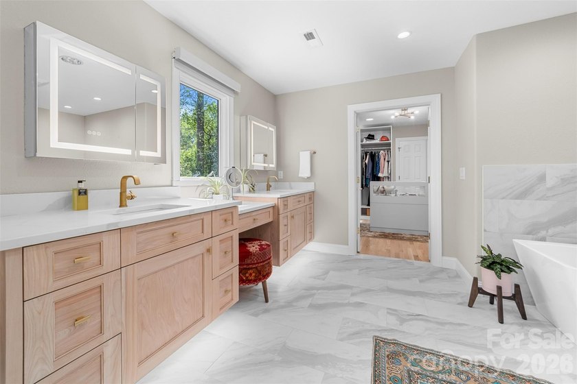 Beautifully updated 5BR/4.5BA home in desirable Shelby - photo 30