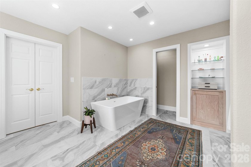 Beautifully updated 5BR/4.5BA home in desirable Shelby - photo 31