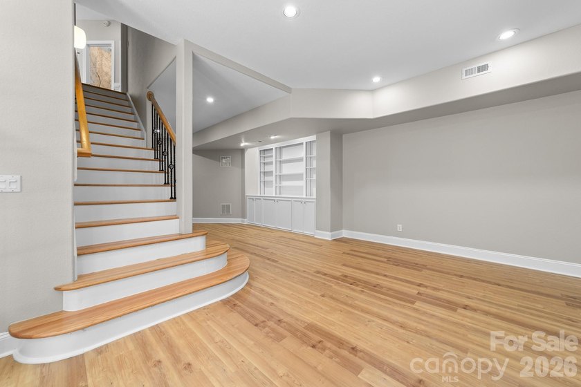 Beautifully updated 5BR/4.5BA home in desirable Shelby - photo 38