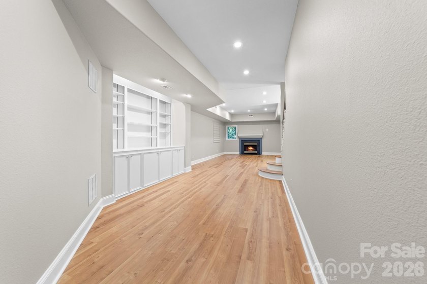 Beautifully updated 5BR/4.5BA home in desirable Shelby - photo 40