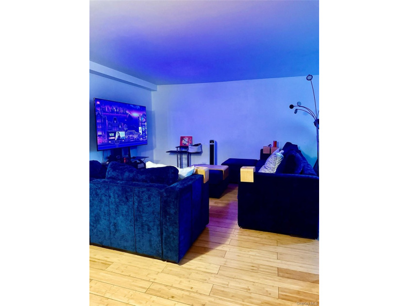 Welcome to this very spacious 3-bedroom co-op apartment located - photo 13