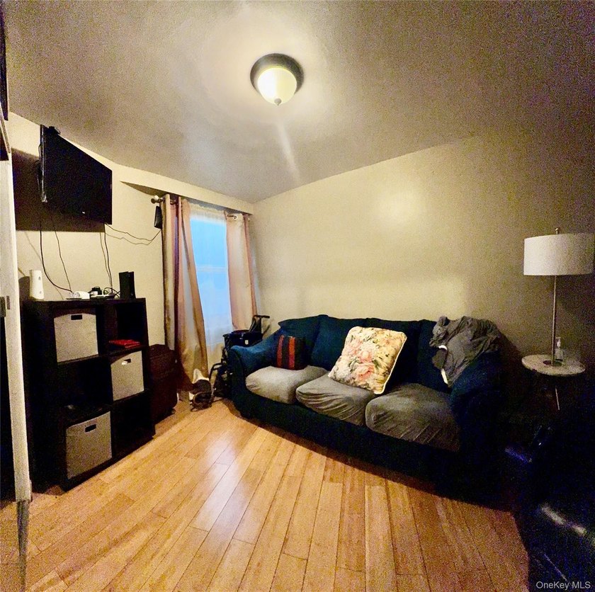 Welcome to this very spacious 3-bedroom co-op apartment located - photo 14