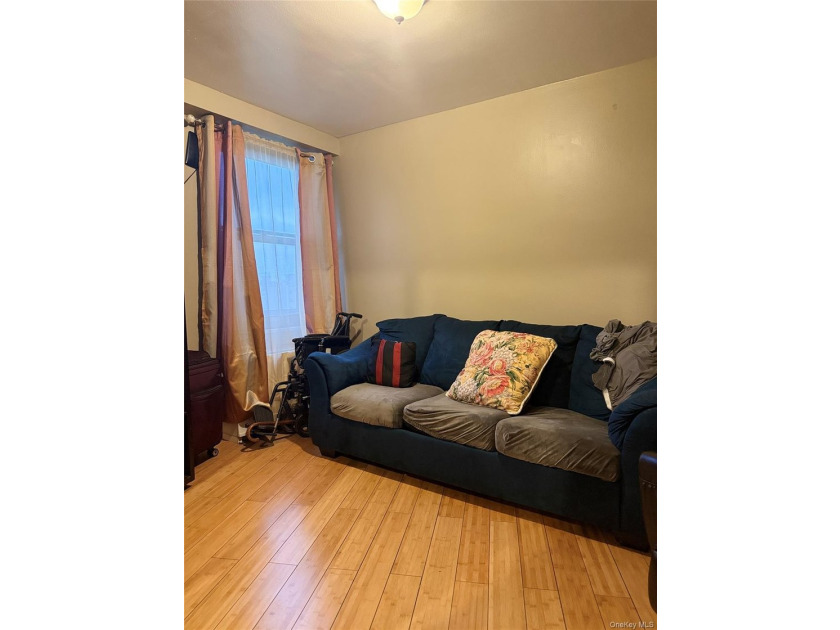 Welcome to this very spacious 3-bedroom co-op apartment located - photo 17