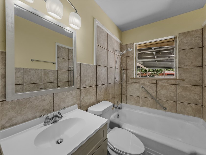 Welcome to this charming Vernon residence offering comfort - photo 17
