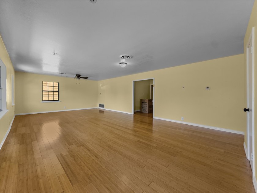 Welcome to this charming Vernon residence offering comfort - photo 20