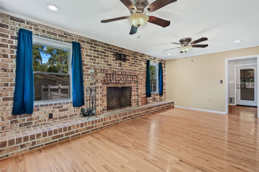 Welcome to this spacious 4-bedroom home offering over 2000 - photo 24