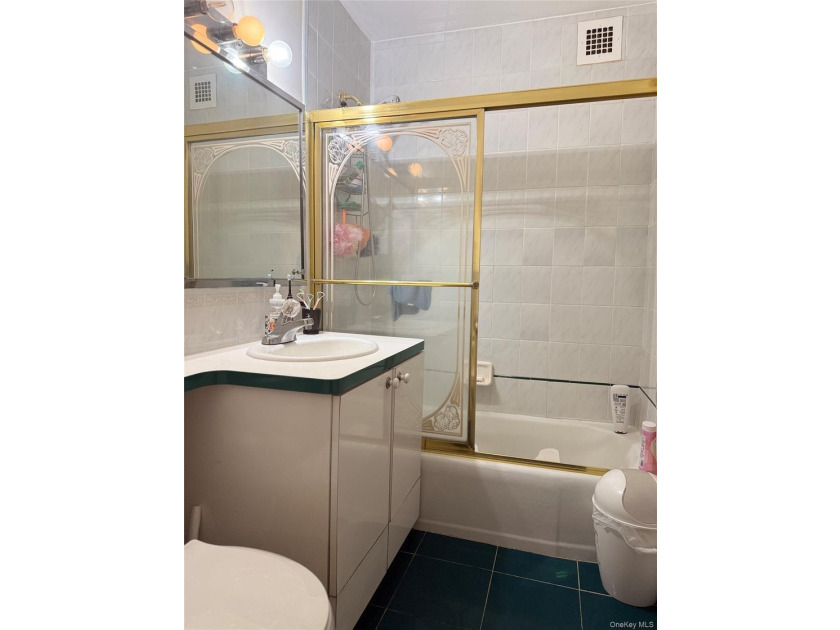 Welcome to this very spacious 3-bedroom co-op apartment located - photo 26