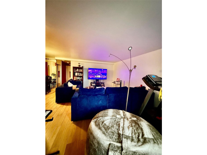 Welcome to this very spacious 3-bedroom co-op apartment located - photo 32
