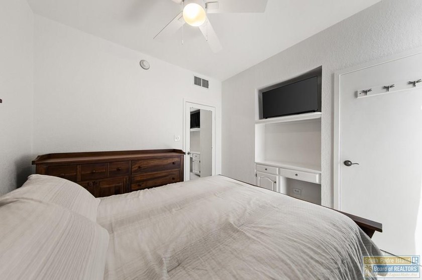 Beautifully updated townhome-style condo with stunning views of - photo 15