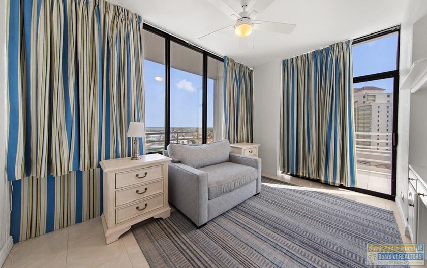 Beautifully updated townhome-style condo with stunning views of - photo 18
