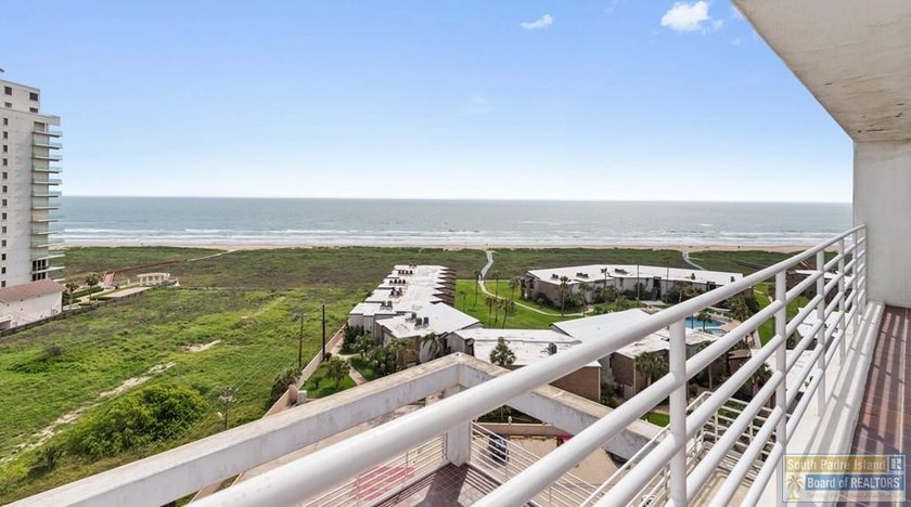 Beautifully updated townhome-style condo with stunning views of - photo 22