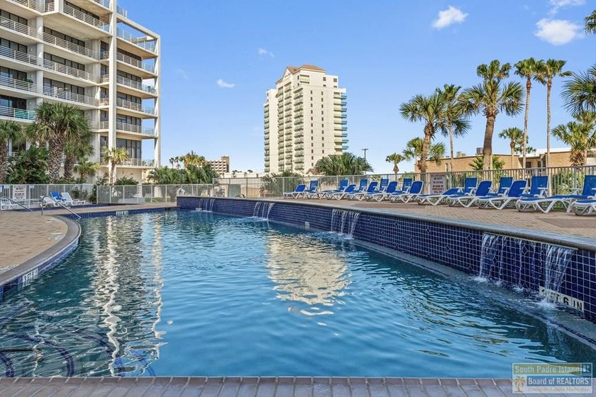 Beautifully updated townhome-style condo with stunning views of - photo 36
