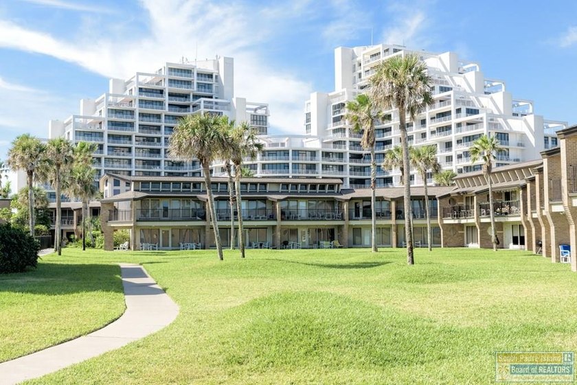 Beautifully updated townhome-style condo with stunning views of - photo 48