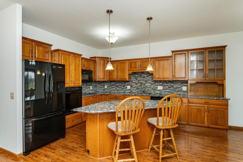 Beautiful townhome with an open floor plan and quality finished - photo 7