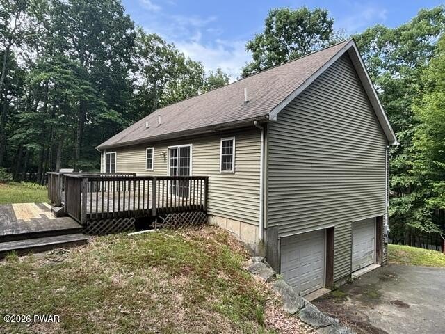 PRICED to SELL. This raised ranch is on 1.08 acres and has 3 - photo 4