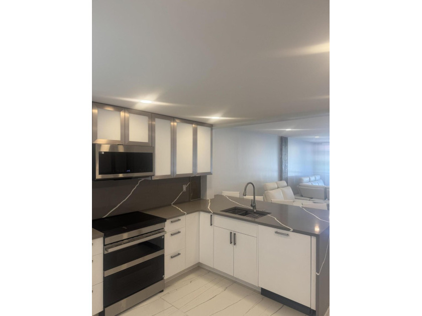 This gorgeous ground floor condo has wide Intercoastal views and - photo 11