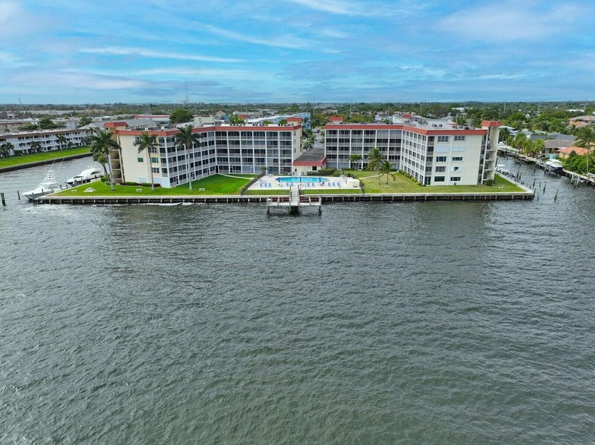 This gorgeous ground floor condo has wide Intercoastal views and - photo 29