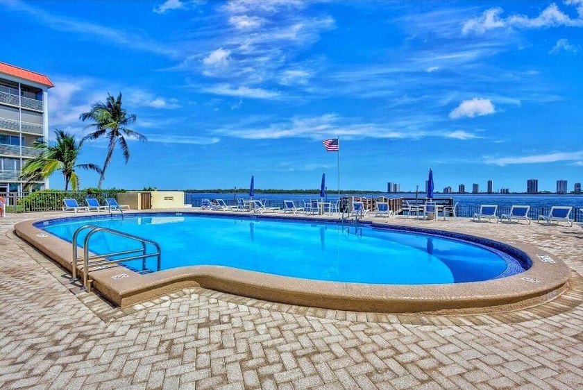 This gorgeous ground floor condo has wide Intercoastal views and - photo 33