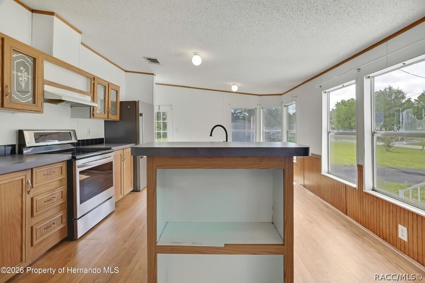 This nice spacious mobile home offers a well designed floor plan - photo 12
