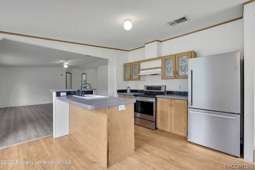 This nice spacious mobile home offers a well designed floor plan - photo 13