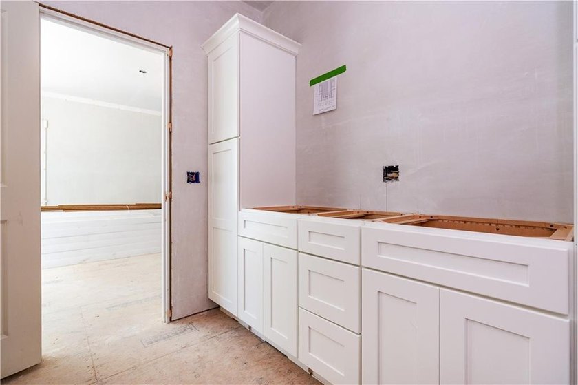 New Stunning farmhouse colonial under construction for early - photo 17