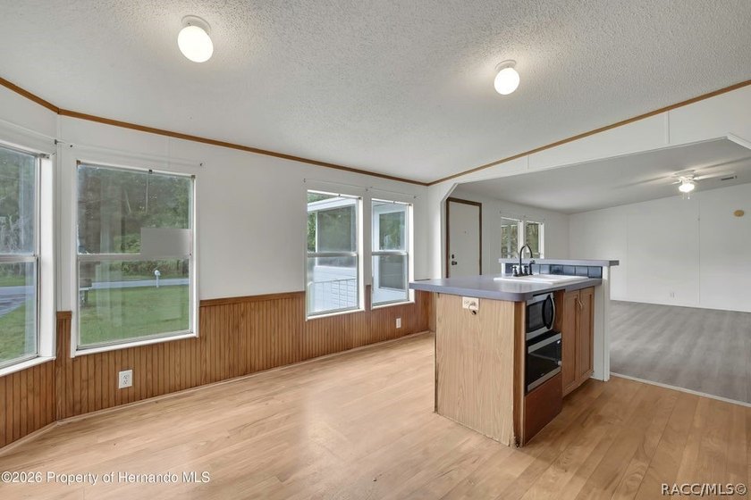 This nice spacious mobile home offers a well designed floor plan - photo 18