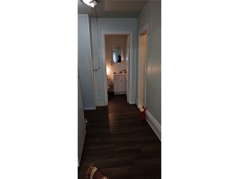 Great investment property! Gross income $60,000 year, separate - photo 10