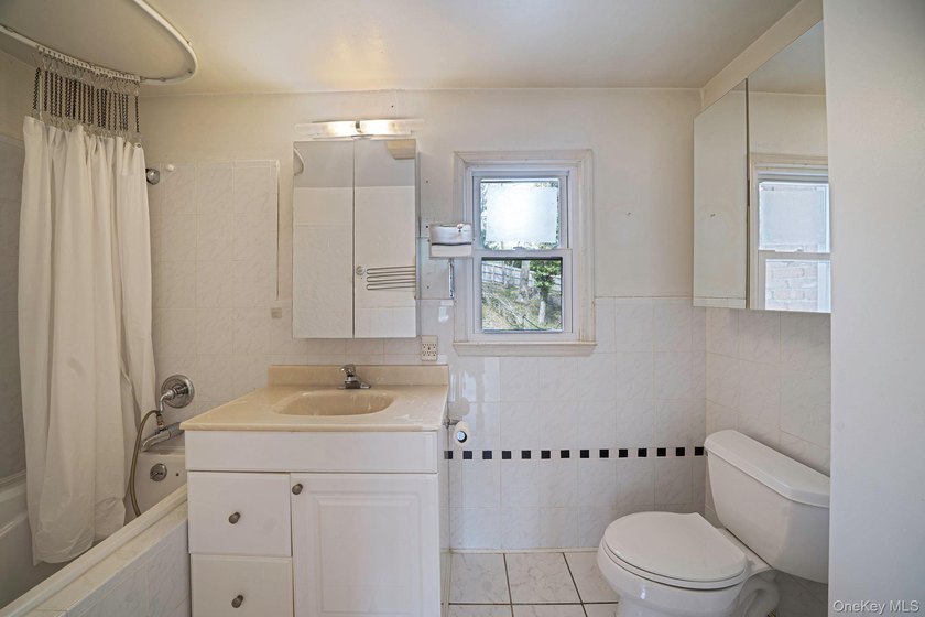 Tucked Away on a Secluded Cul-de-Sac, in the desirable - photo 22
