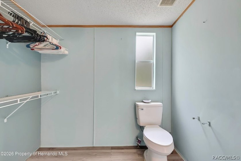 This nice spacious mobile home offers a well designed floor plan - photo 24