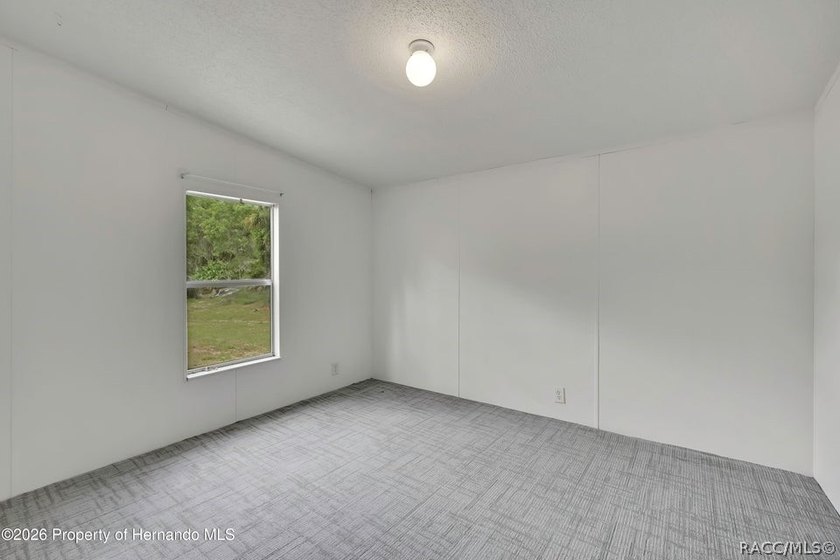 This nice spacious mobile home offers a well designed floor plan - photo 26