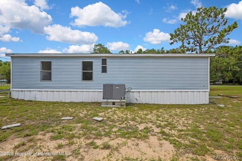 This nice spacious mobile home offers a well designed floor plan - photo 30