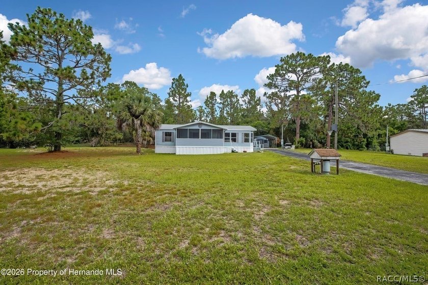 This nice spacious mobile home offers a well designed floor plan - photo 36