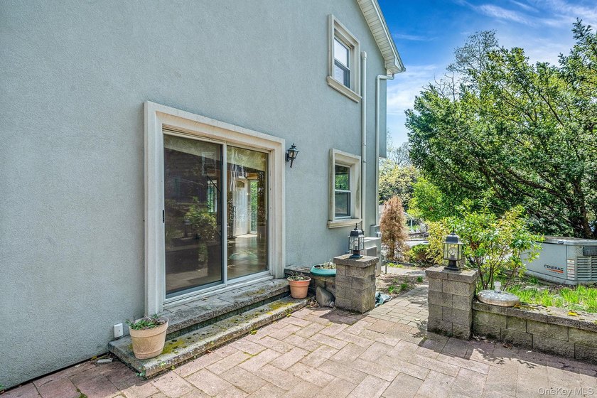 Tucked Away on a Secluded Cul-de-Sac, in the desirable - photo 37
