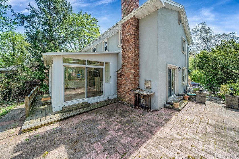 Tucked Away on a Secluded Cul-de-Sac, in the desirable - photo 38