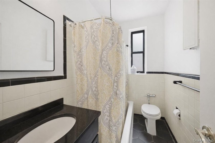 Back on the market! Deal fell through! Welcome to this bright - photo 13